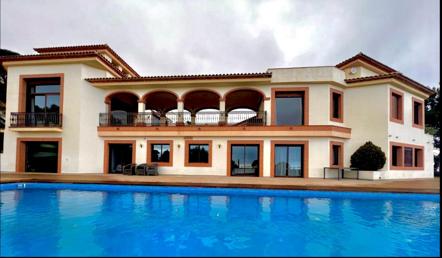 WhatsApp Image 2025-04-08 at 09.17.37 (1)