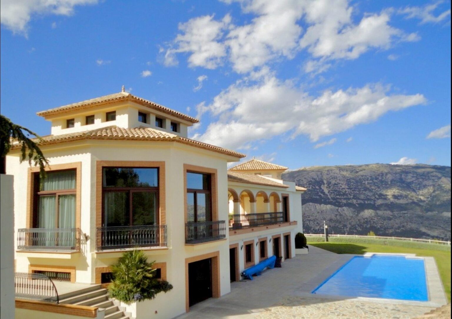 WhatsApp Image 2025-04-08 at 09.17.37 (2)